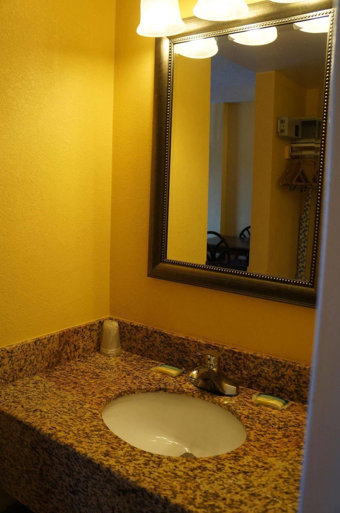 Sundial Inn Virginia Beach Extérieur photo